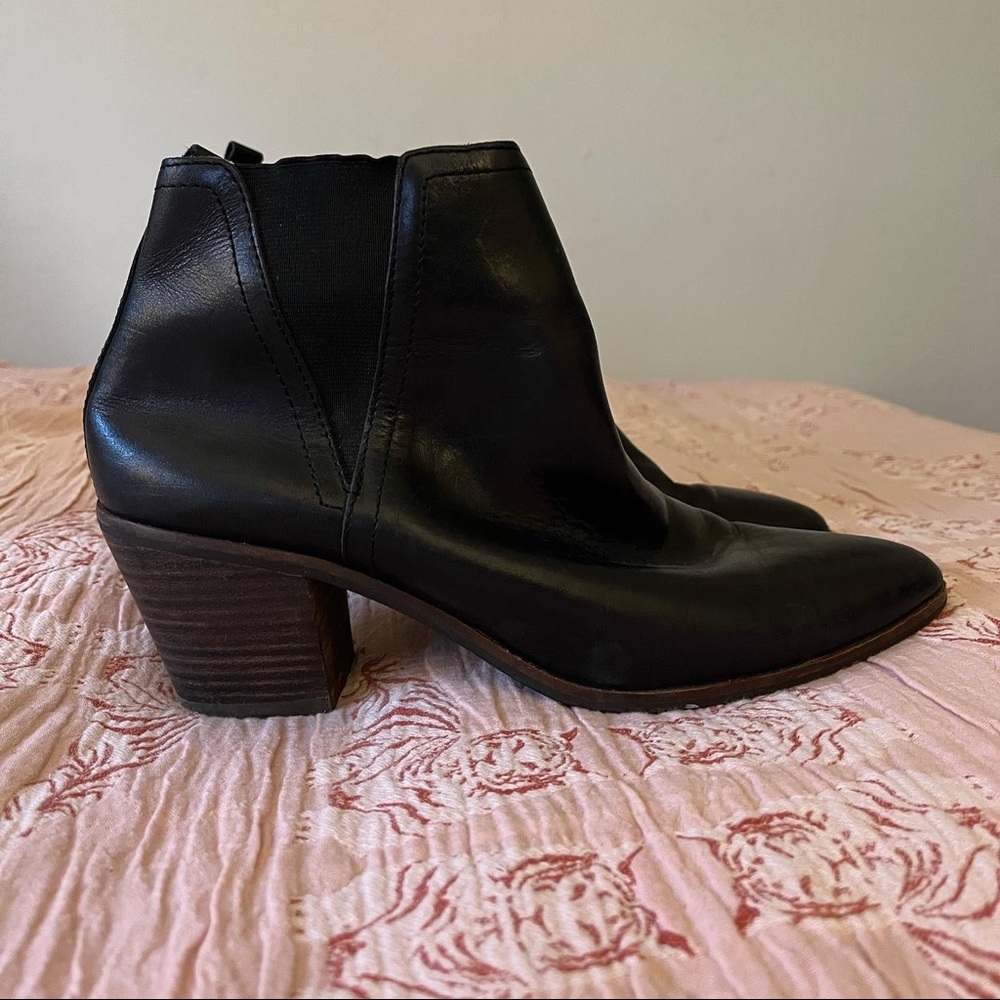 Lucy brand gently worn black leather booties. Pointed tie comfy fit.